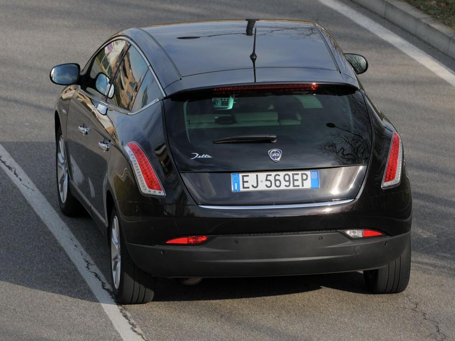  Lancia Delta 2011 года  (фото 18 из 19)